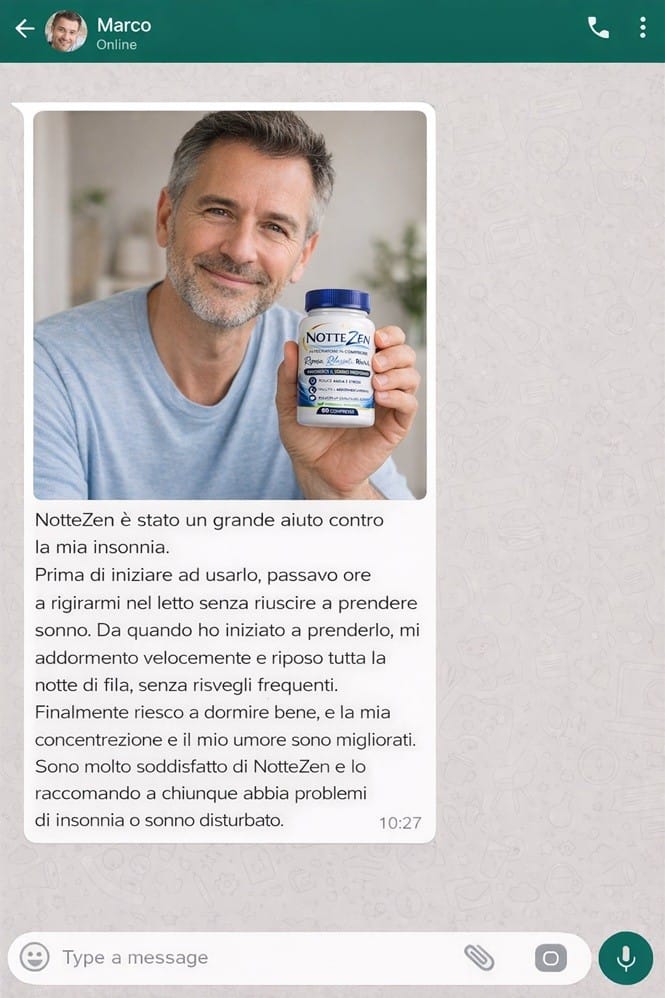 Uomo sorridente con integratore NotteZen per dormire meglio.