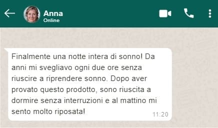 Erbe aromatiche fresche coltivate nel giardino di casa.